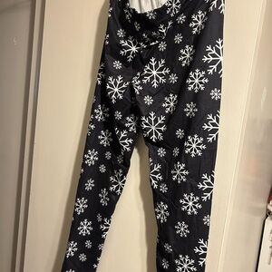 Amazon Snowflake Patterned Leggings
